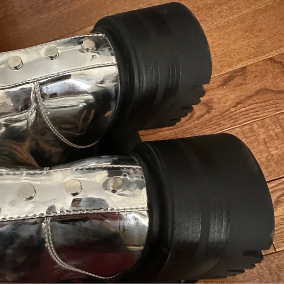 Metallic boots - Picture 9 of 11